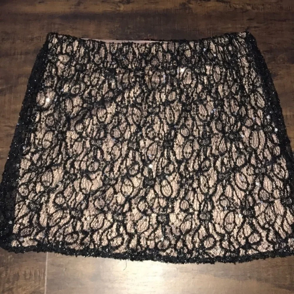 NWT Francesca’s black lace and sequins skirt Small